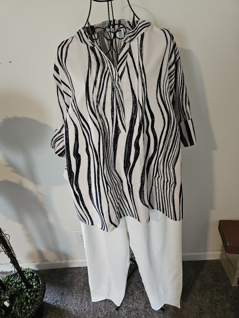 Black & White Abstract Stripe Tunic Top, Crop Pant,split Skirt NWOT $15 3 Pieces